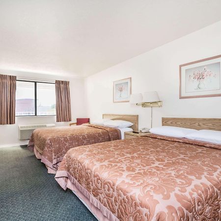 Super 8 By Wyndham Phoenix Metro North Exterior foto