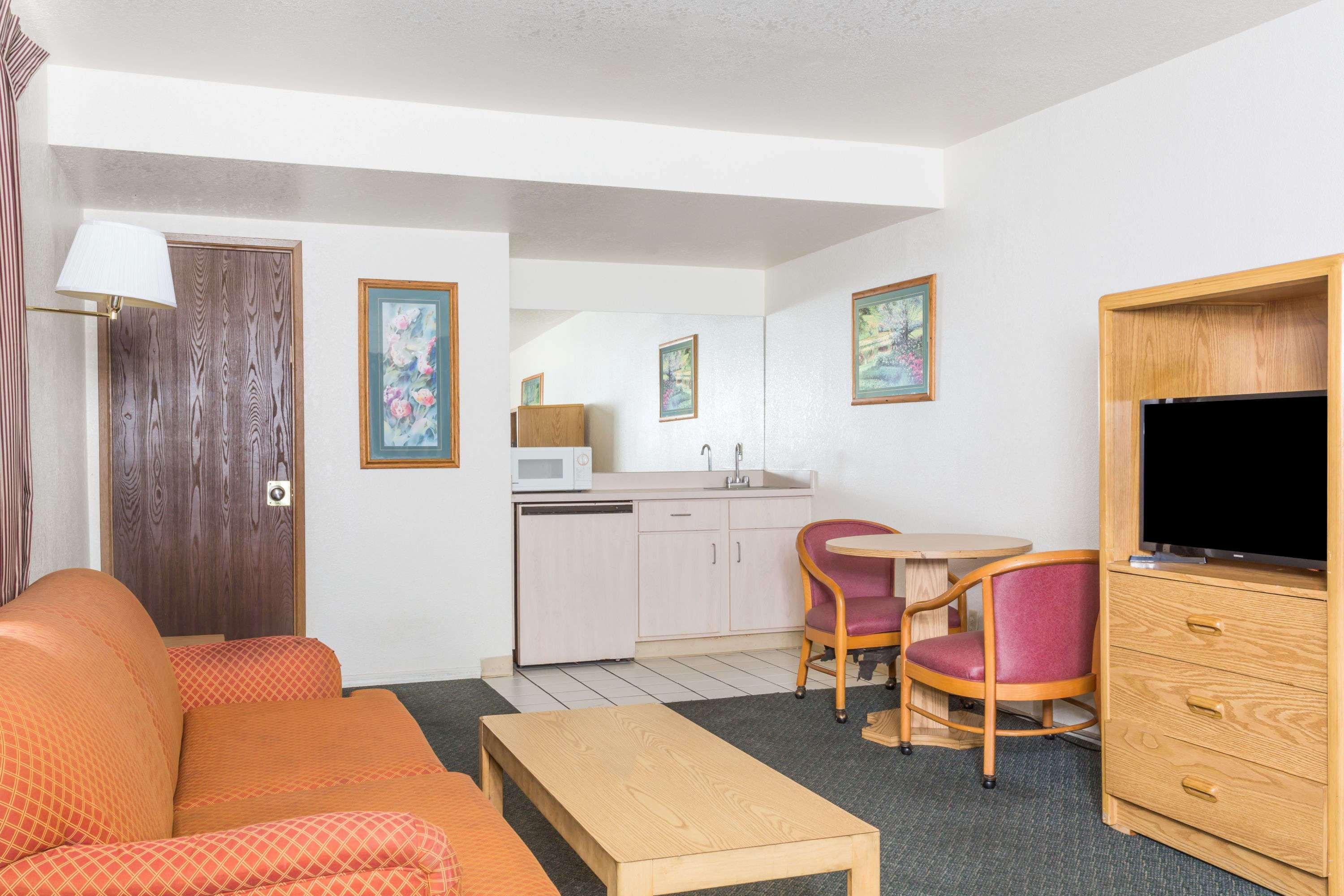 Super 8 By Wyndham Phoenix Metro North Exterior foto